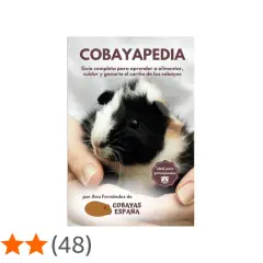 Libro "Cobayapedia" con una cobaya en manos, ideal para aprender qué es una cobaya y cómo cuidarla.