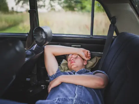 Dormir en el coche - ¿Es legal? Guía completa