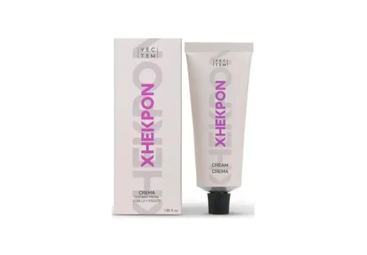 Crema Xhekpon, a pesar de las opiniones negativas, se presenta en su caja y tubo.