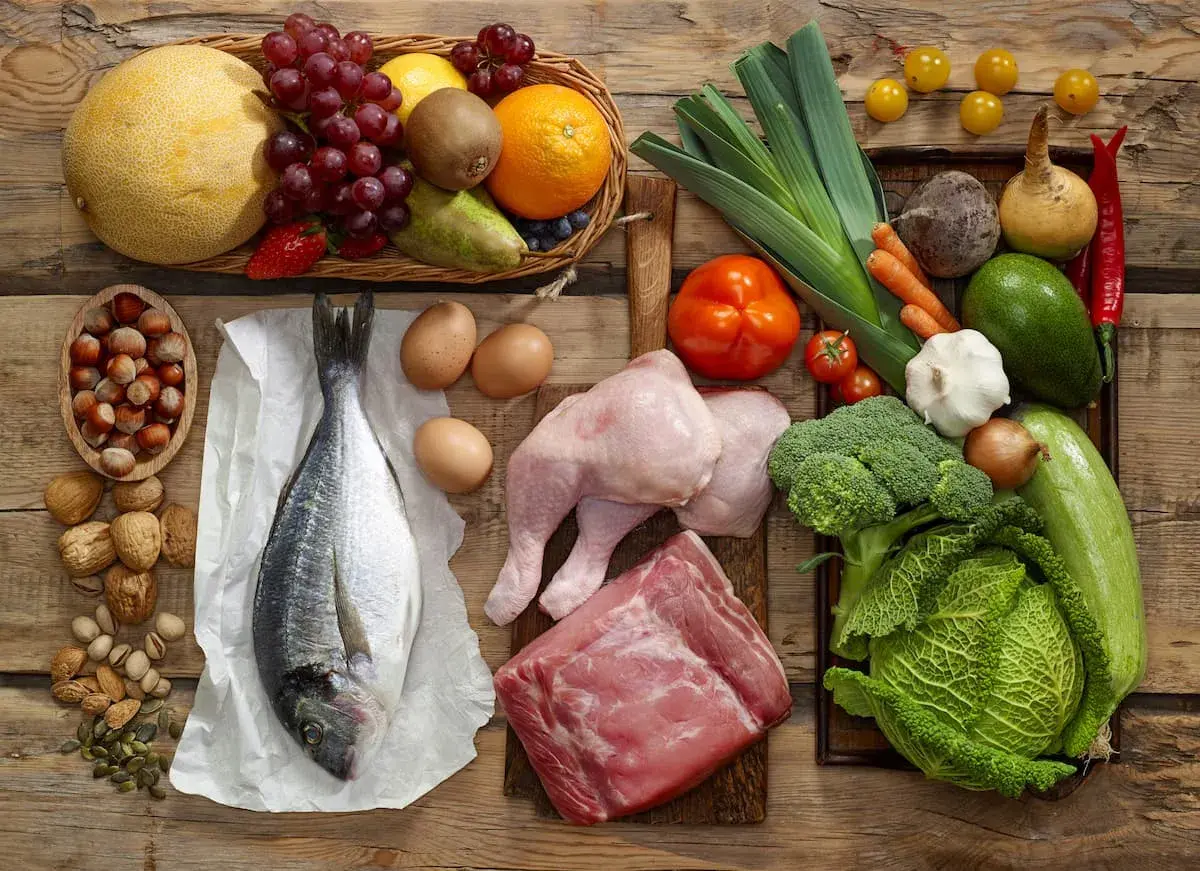 Pescado, pollo, carne de cerdo, huevos y frutos secos son algunos de los alimentos que contienen colágeno.